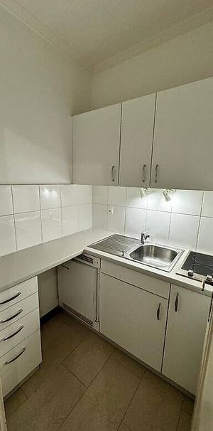 1.5-room apartment in the heart of Geneva’s Old Town. - Photo 1