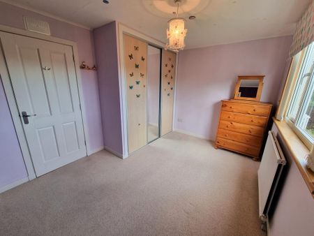 4 bedroom semi-detached house to rent - Photo 3