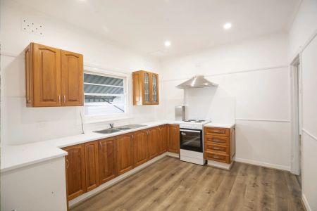 Central to Town - Photo 5