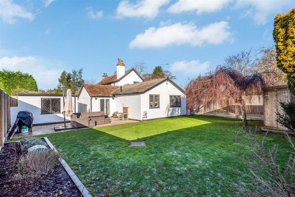 4 bedroom detached house to rent - Photo 1