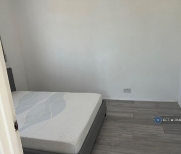 2 bedroom end of terrace house to rent - Photo 1