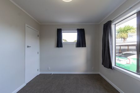 Family-Friendly Home for Rent in Saint Andrews, Hamilton - Photo 4