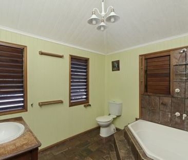 TOP FLOOR 3 BED UNIT - GREAT CITY LOCATION! - Photo 4