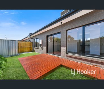 3/15 Ainsleigh Court, Cranbourne, Vic 3977 - Photo 2