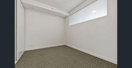 2 BED APARTMENT + carpark - Photo 2
