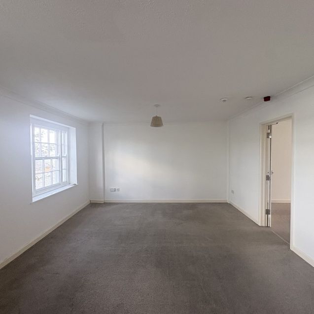 F1 Hawkings House - Photo 1