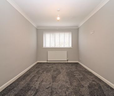 3 Bedroom House - Terraced - Photo 1