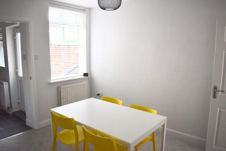 2 bedroom terraced house to rent - Photo 4