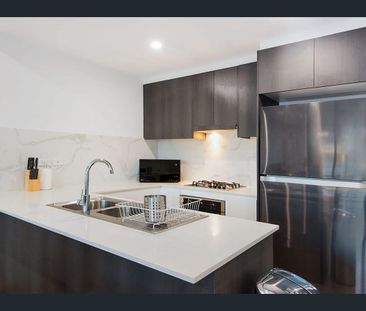 Near new stylish two bedroom apartment - Photo 3