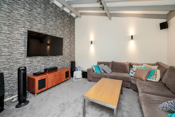 “3 BEDROOM 2 BATHROOM - LOCATION PLUS.” - Photo 1