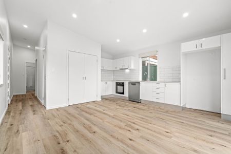 As new beautifully designed home in quiet cul-de-sac location - Photo 4