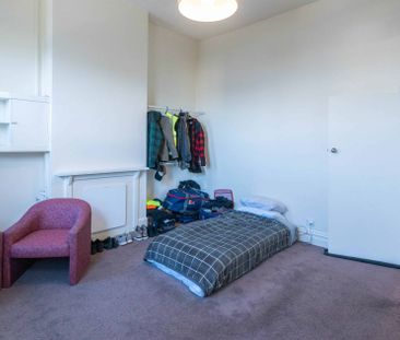 One Bedroom Apartment - Photo 2