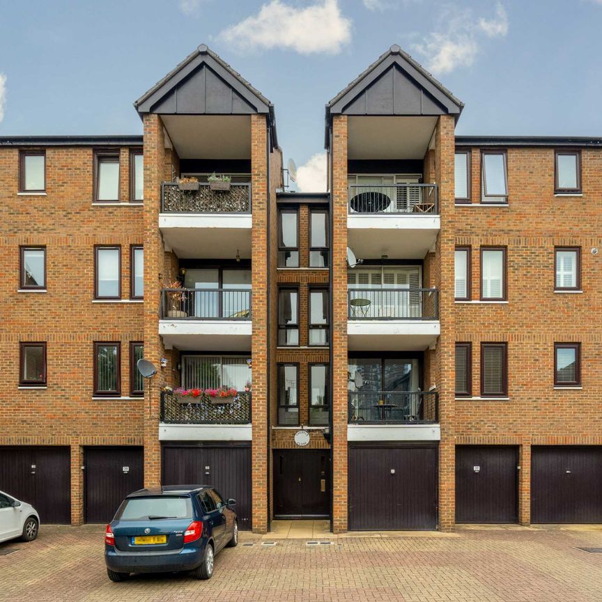 Cheryls Close, Fulham, SW6, London - Photo 1