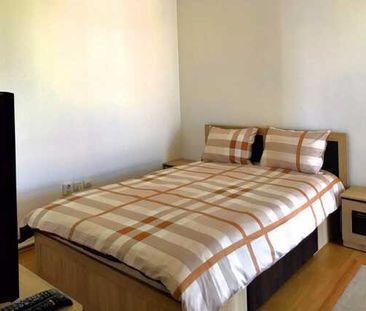 4 camere, 138 mp, mobilat modern, imobil nou, garaj, zona strazii Cometei - Fotografie 4