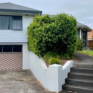 Three Bedroom Family Home in Harrowfield - Photo 3