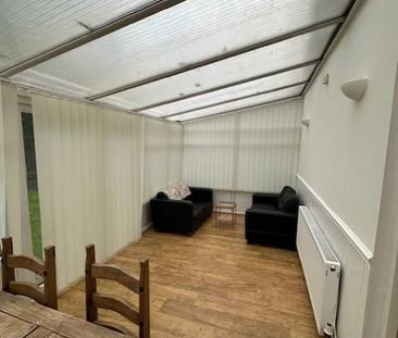 4 bedroom semi-detached house to rent - Photo 5