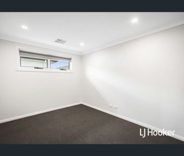 Brand New 5 Bedroom Home - Walk to Metro! - Photo 2