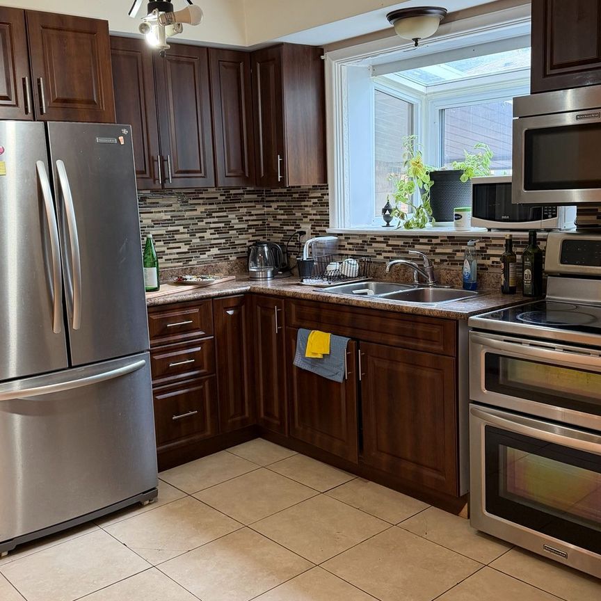 For Lease - 237 Zelda Crescent, Richmond Hill, Ontario - Photo 1