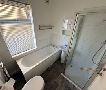 4 bed Semi-Detached - To Let - Photo 6