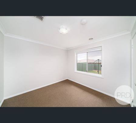 12 Hazelwood Dr, Forest Hill, NSW 2651 - Photo 1