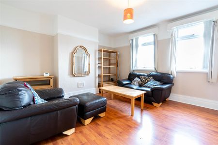 3 bed apartment to rent in Kenton Road, Newcastle Upon Tyne, NE3 - Photo 3