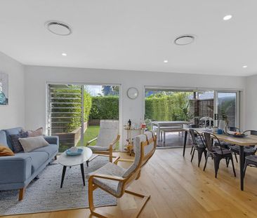 Spacious 3 Bedroom Townhouse - Luxury Living & Ocean Glimpses! - Photo 5