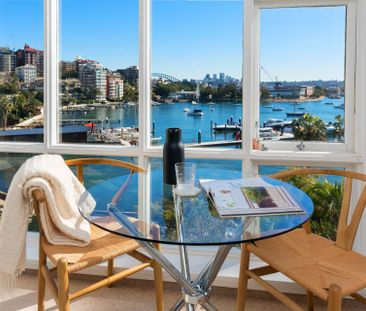 Fully Furnished Sun-Bathed Studio With Uninterrupted Harbour & Brid... - Photo 2