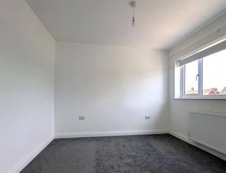 3 Bedroom Terraced To Let - Photo 2