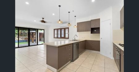 Spacious Family Home in the Heart of North Lakes! - Photo 3