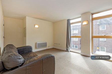 2 bedroom flat to rent - Photo 4