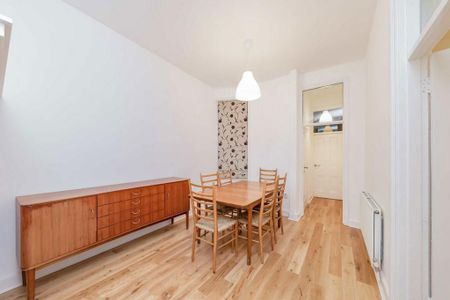 3 bedroom flat to rent - Photo 2