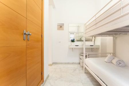 Plaza de Doña Trinidad, Málaga, Andalusia 29007 - Photo 4