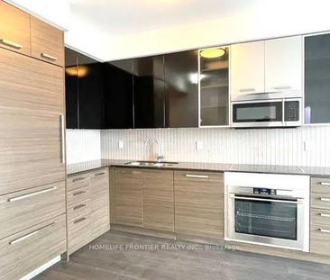 Yonge/Parkhome-Luxurious 1Bdrm 1Bath 1Parking - Photo 3