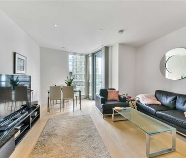 We are proud to offer this delightful modern one double bedroom apartment in a sought after luxury residential compound near Canary Wharf. - Photo 1