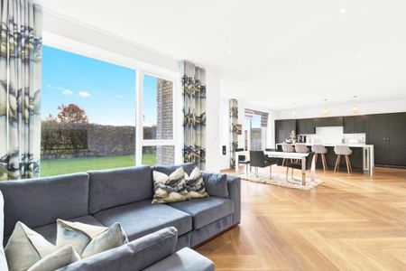 5 bedroom detached house to rent - Photo 2