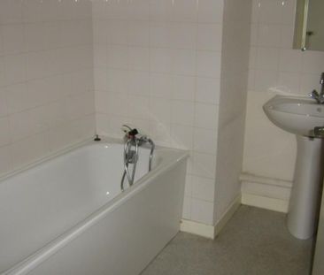 Location Appartement 3 pièces 76m² - Photo 2