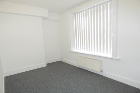 2 bed flat to rent in Springfield Terrace, Felling, NE10 - Photo 2