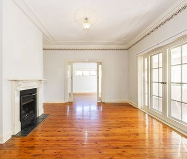 FAMILY RETREAT IN PREMIER EAST SIDE - Photo 2