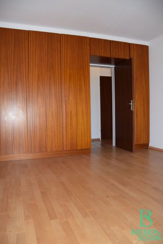 Eleganter „Retro-Style“ – Großzügige, sonnige, ruhige Wohnung mit Süd-Loggia! 2 Garagenplätze! - Foto 4