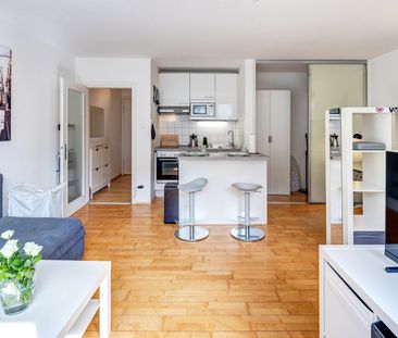 City apartment: sunny, modern, quiet backyard location - Photo 1