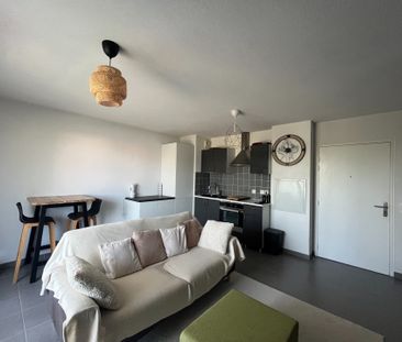 Location Appartement 3 pièces 56m² CHATEAUNEUF LES MARTIGUES 13220 - Photo 3