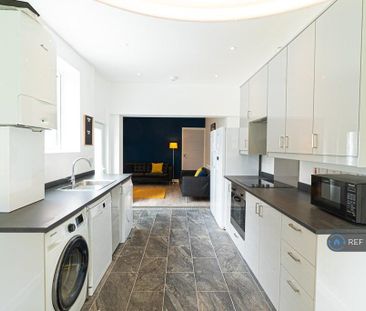 5 bedroom terraced house to rent - Photo 4