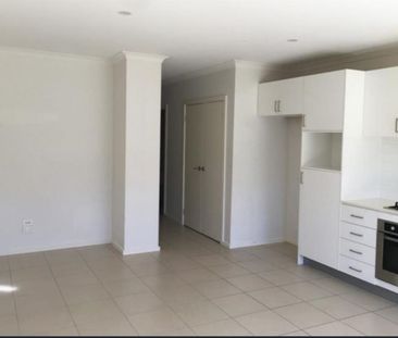 Comfortable Two-Bedroom Living in Convenient Epping - Photo 3