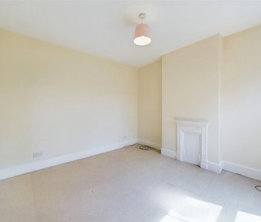 2 bedroom end of terrace house to rent - Photo 2