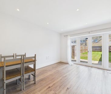 4 bedroom House in Maine Street, Reading - Photo 3