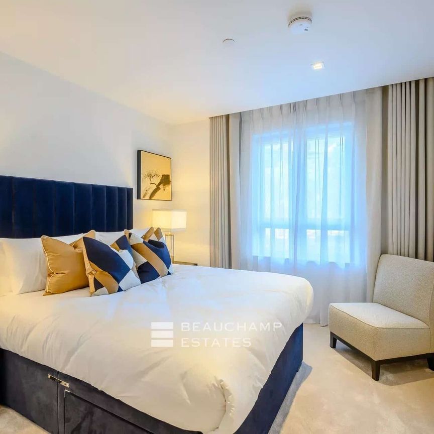 A bright and spacious three-bedroom apartment with a private balcony, nestled in a newly built mansion block. - Photo 1