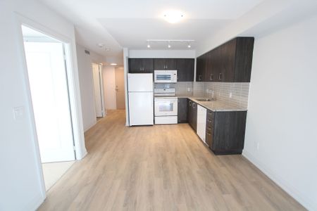 For Lease - 20 Meadowglen Place Unit# 908, Toronto, Ontario - Photo 4
