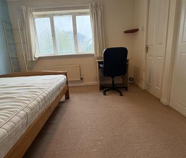 3 bedroom end of terrace house to rent - Photo 3