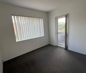 Peaceful parkside retreat with lock up garage & sunny aspect - Photo 1