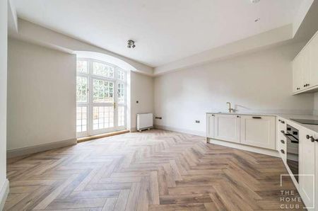 Bells House, GU9 - Photo 4